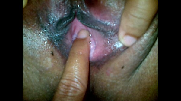 Mami Indonesia Pantat Gede, Memek Basah Dijabak Empat Jari, Digenjot Keras Sampe Meraung