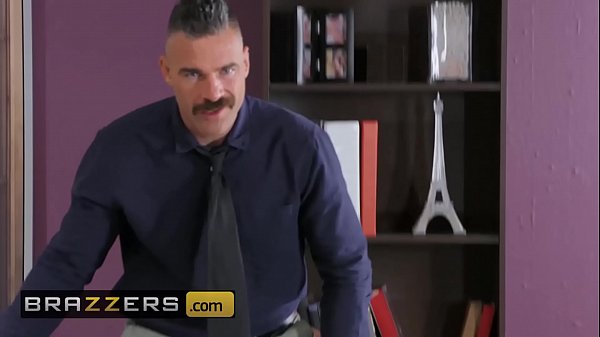 Ngentot Di Kantor – Monique Alexander & Charles Dera – Bos Dikendalikan Remote – Brazzers