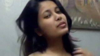 Desi Ratu Goyang Bugil Panas, Striptease Liar Sendirian Bikin Makin Nafsu