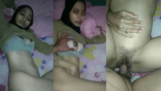 Entot Hijab Sambil Gaya Samping Di Kosan, Makin Greget Kena Tembok.