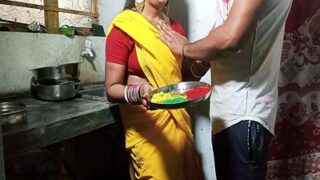 Holi Panas Bikin Devar Dan Bhabhi Lupa Diri, Main Basah-basahan Penuh Nafsu.