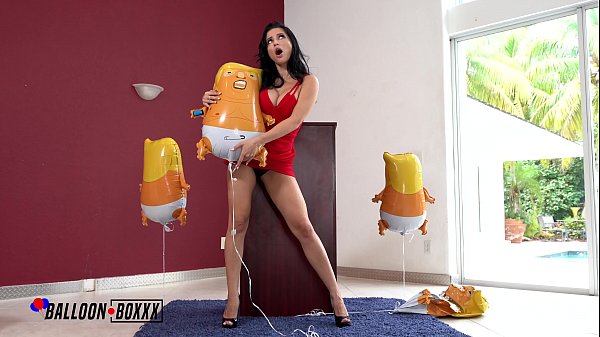 Sange Banget! Crystal Rush, Mami Rusia, Ngencrot Di Balon Trump