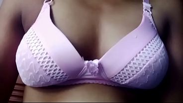 Malam Ini Gue Makan Malam Sambil Liat Cewek India Super Seksi Yang Bikin Pikiran Kotor.