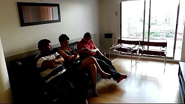 Gak Ada Acara Di Tv, Akhirnya Gue Ngewe Sama Tukang Ledeng Plus Temen Suami Gue, Crot Puas Kita Bertiga.