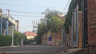 Anjing Mom Arab Di Luar Rumah Dekat Jalan Mainin Memek Sampe Bejat