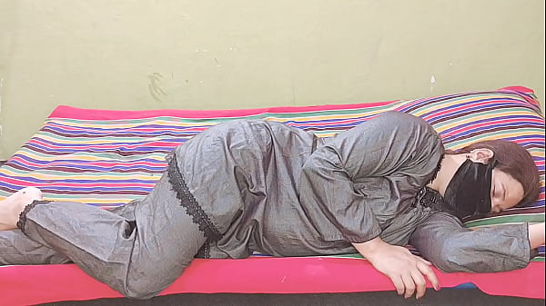 Bokep Desi Bhabhi Pakistan Digebrek Keras Cepat Gaya Doggy, Suara Hindi Bikin Makin Basah