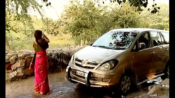 Cewek Desa India Lagi Cuci Mobil, Pake Baju Basah Nempel, Bikin Greget.. {adekan Eksklusif Tanpa Sensor} …wajib Tonton
