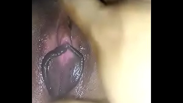 Cewek India Masturbasi Di Kamar, Muka Merah Napas Berat, Jari Sibuk Di Bawah.