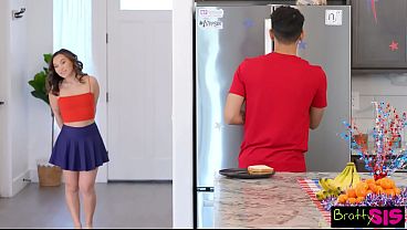 Malam Empat Juli, Kimmy Kimm Nungging Minta Diego Perez Mancrat Semua Ke Dalam Memek Sampai Penuh