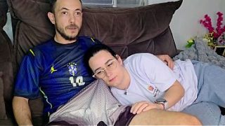 Ibu Tiri Digoda Kakak Tiri Pas Nonton Bola Brasil, Makin Panas Sambil Ngeliatin