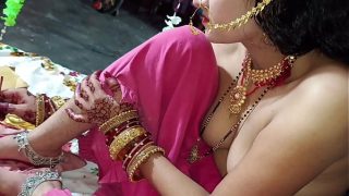 Malam Pertama Pasutri India, Suara Desahan Dan Erangan Jelas Dalam Bahasa Hindi Bikin Makin Panas.