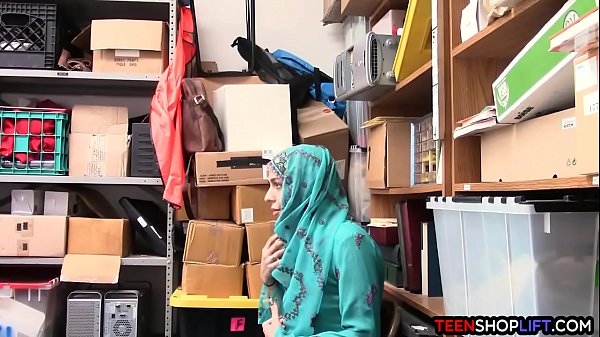 Remaja Arab Ketahuan Nyolong, Langsung Digilir Satpam