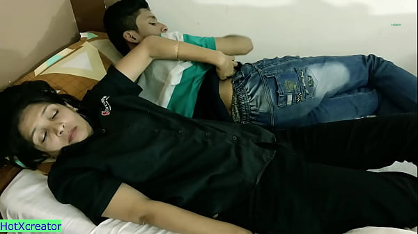 Ngeseks Bareng Stepbrother Di Kasur! Enak Banget, Crot-crotan Pake Audio Hindi.